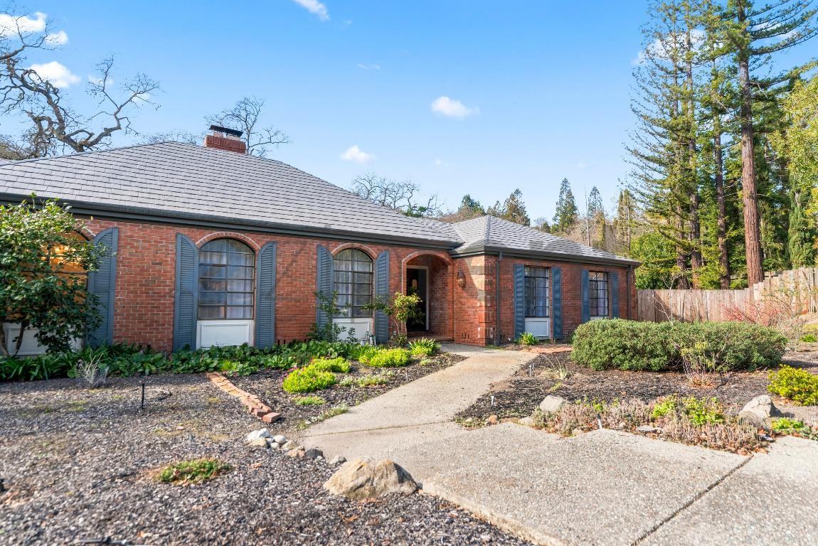 138 Virginia Ct - Photo 5 of 35