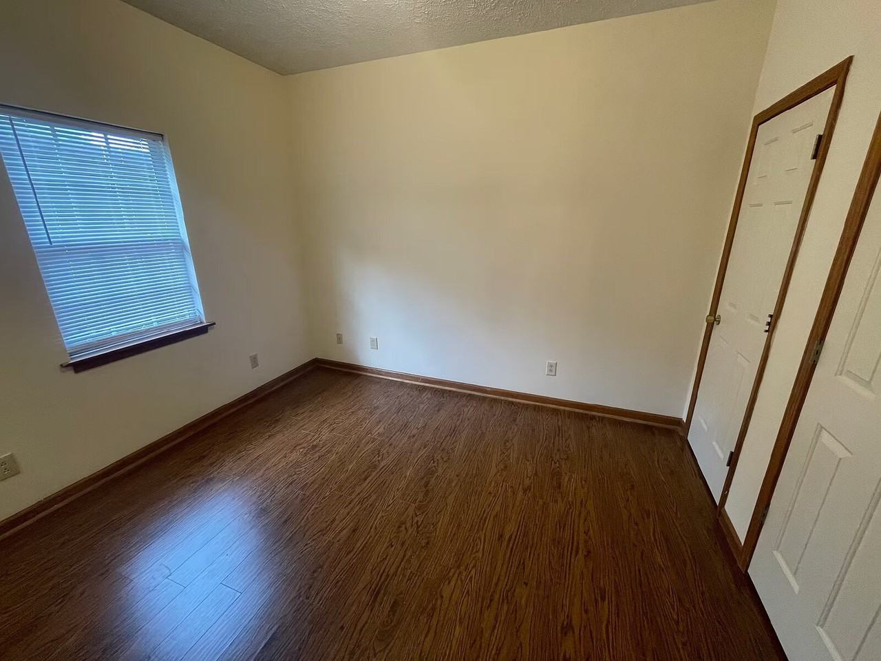 200 N Montgomery St Apt 10 - Photo 3 of 7