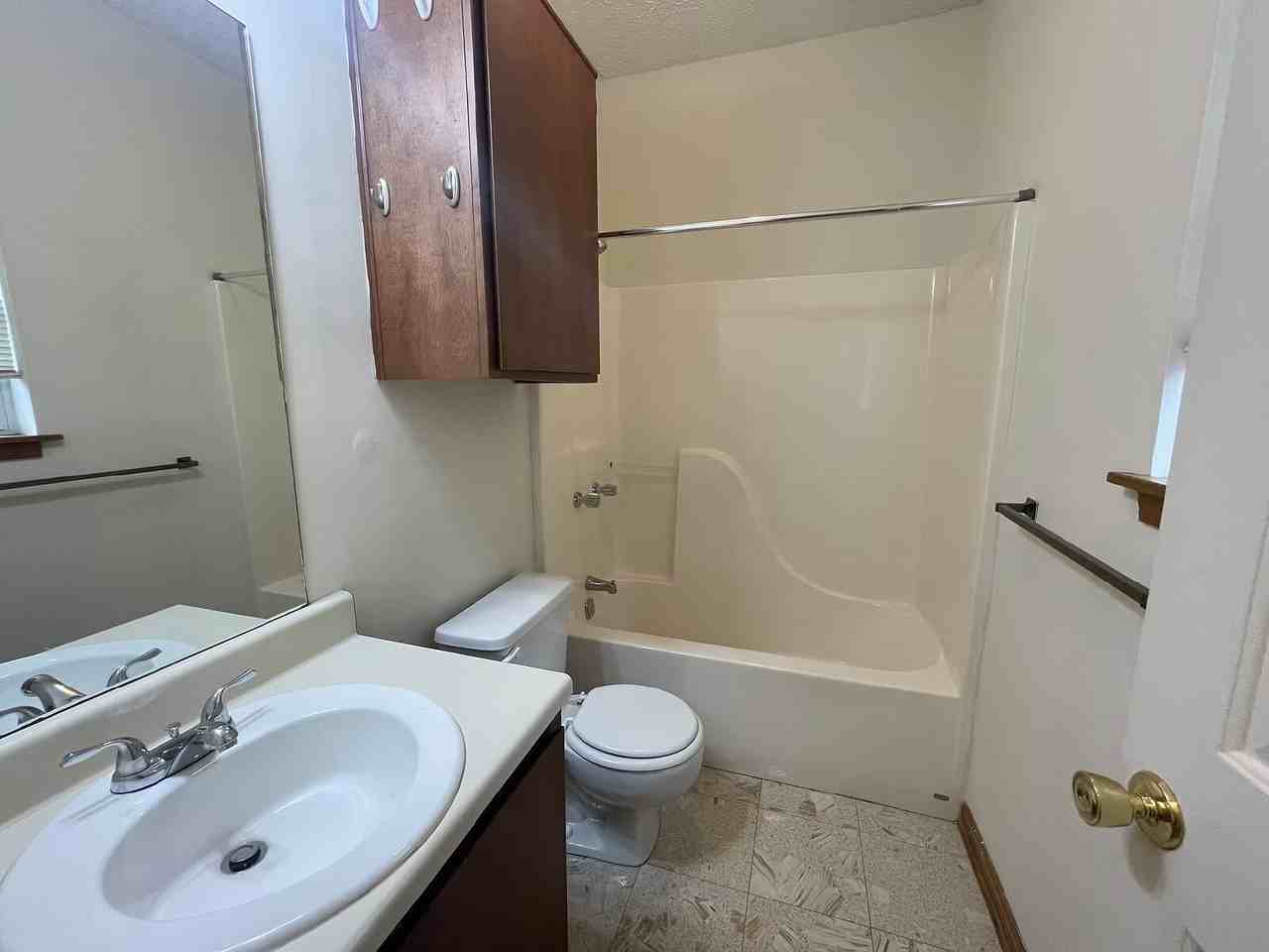 200 N Montgomery St Apt 10 - Photo 6 of 7