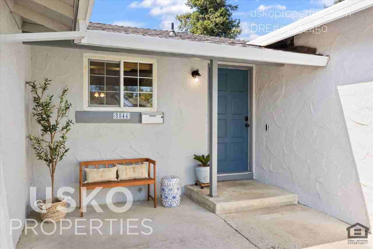 8844 Garden Glen Way - Photo 3 of 27