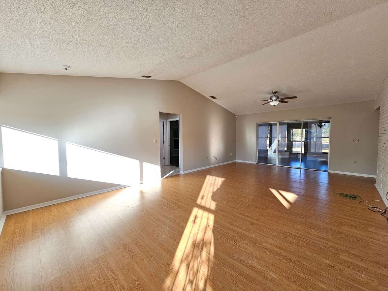 819 Glencove Ave Nw - Photo 3 of 21