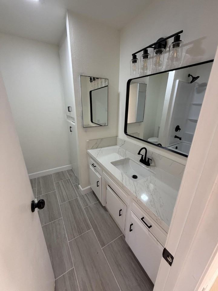 2205 Westholme Blvd #B - Photo 6 of 12