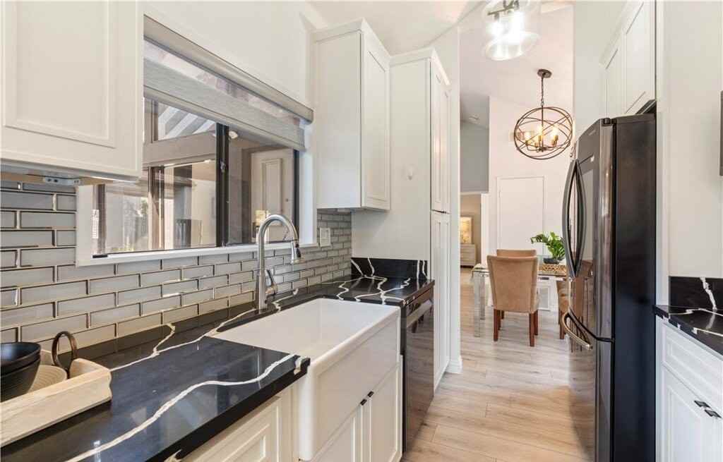 2528 W Macarthur Blvd - Photo 2 of 14