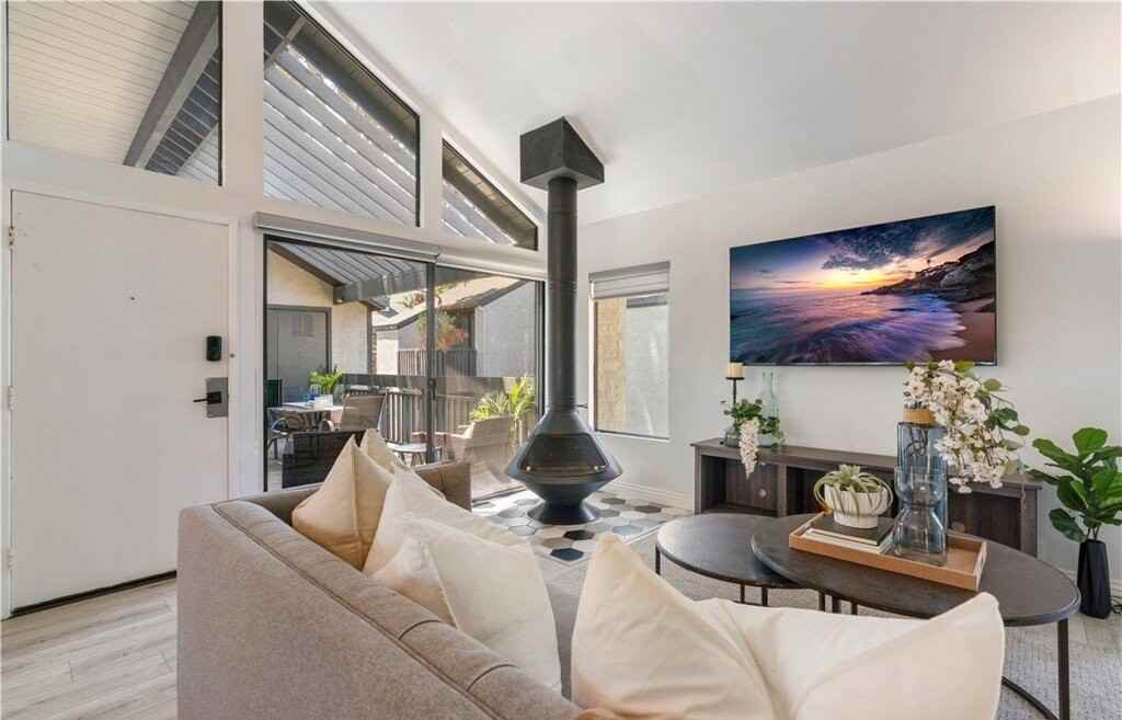 2528 W Macarthur Blvd - Photo 3 of 14