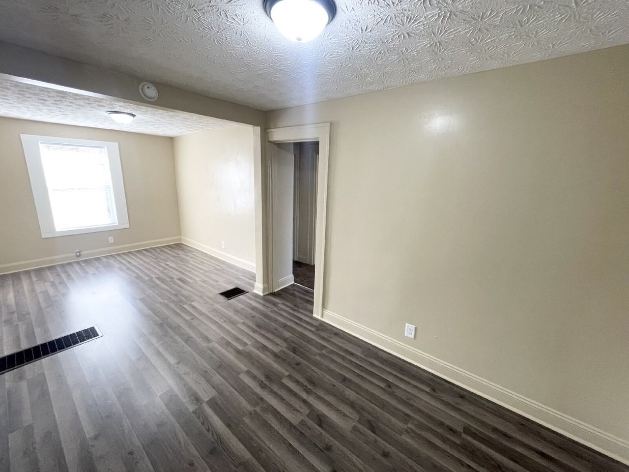 319 S Gray St - Photo 2 of 9