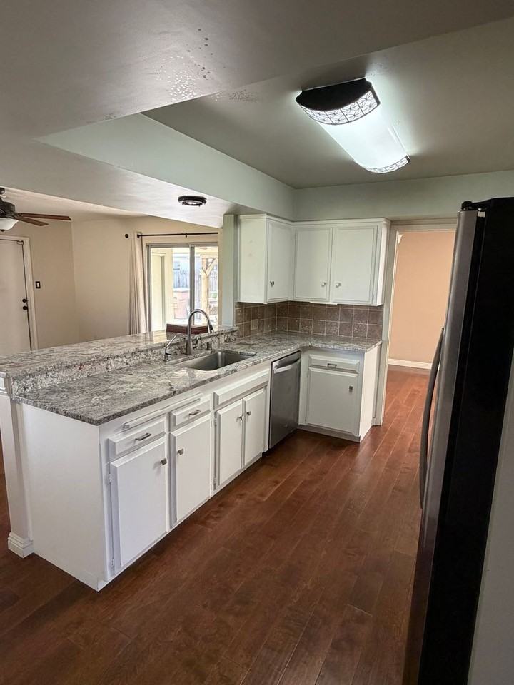 105 River Oaks Dr - Photo 2 of 29