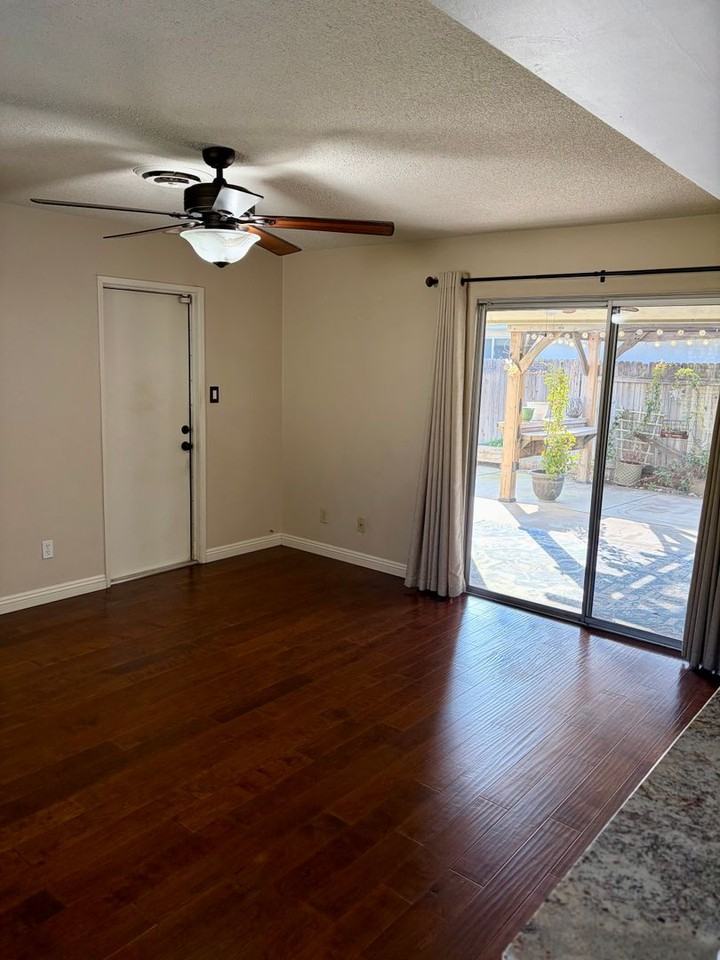 105 River Oaks Dr - Photo 6 of 29