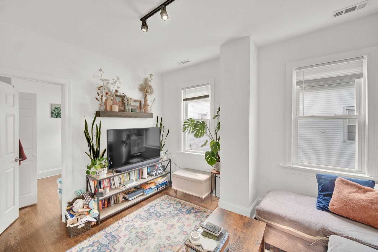 Marshfield Apartments - Photo 6 of 41