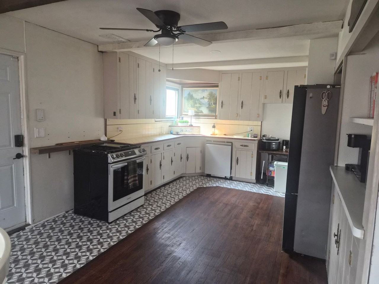 131 E 14th St - Photo 3 of 4