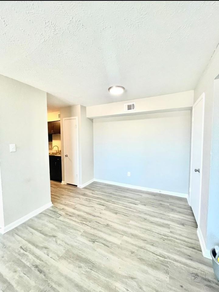 Aventine Apartments - Photo 7 of 30