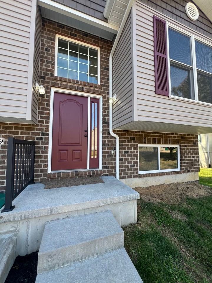 919 Foster Ct - Photo 2 of 20