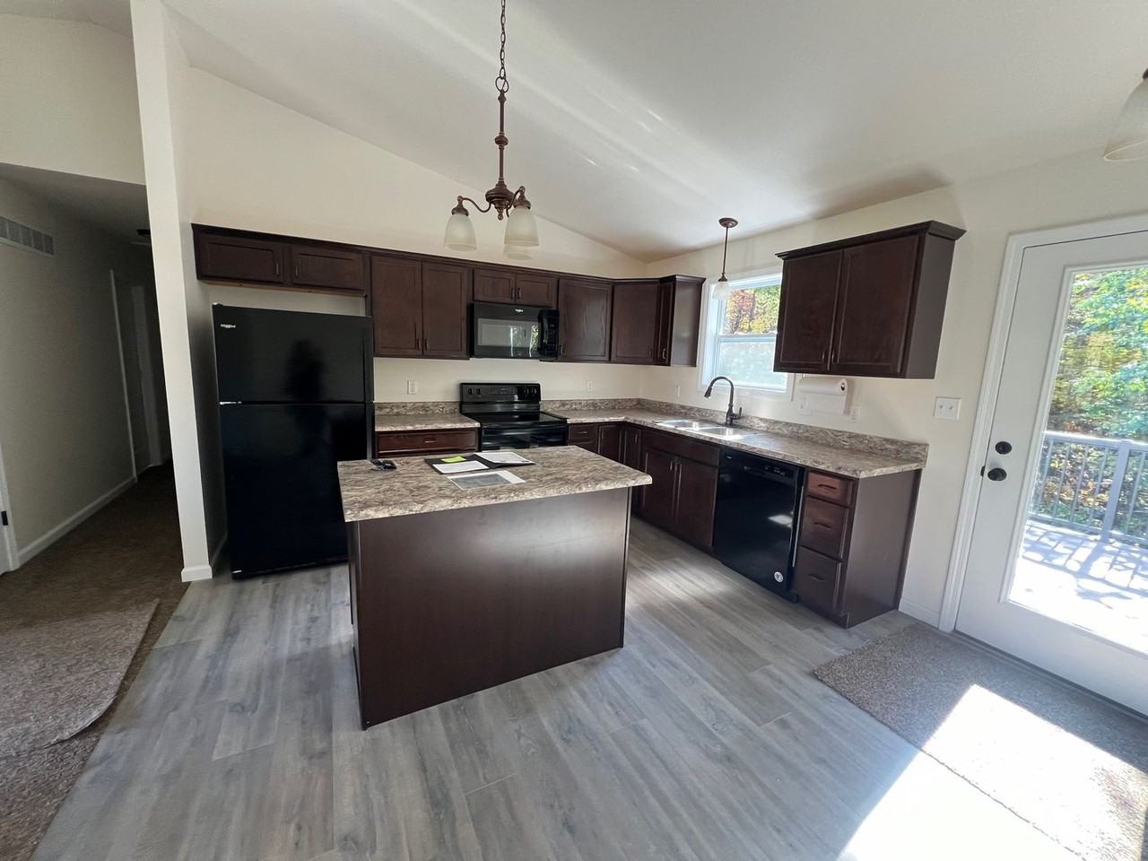 919 Foster Ct - Photo 5 of 20