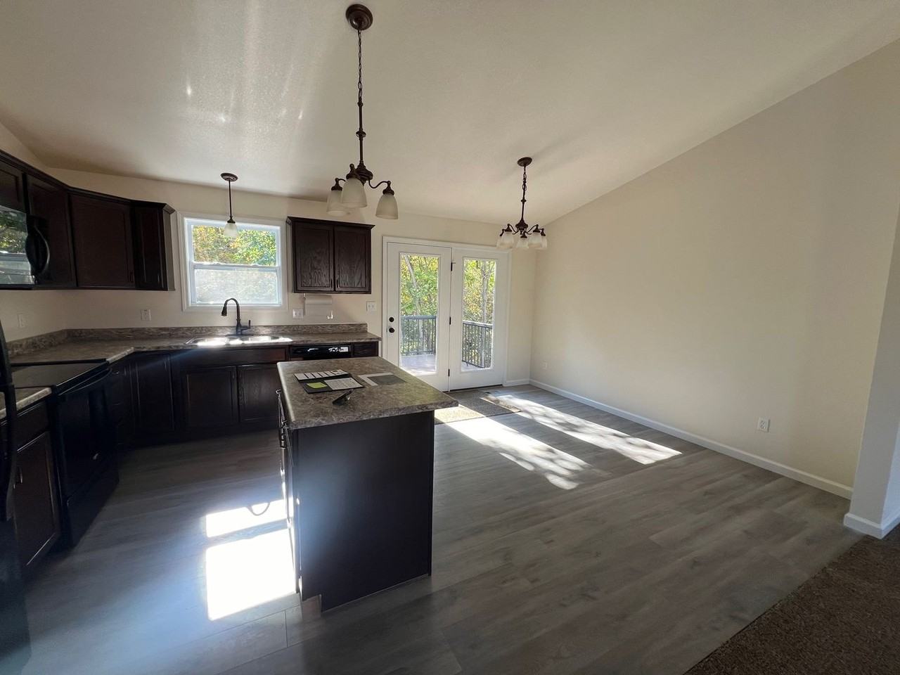 919 Foster Ct - Photo 6 of 20