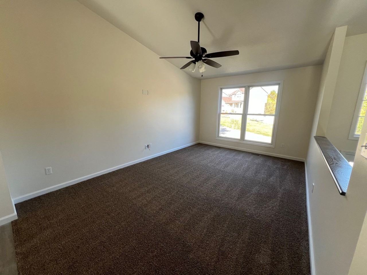 919 Foster Ct - Photo 7 of 20