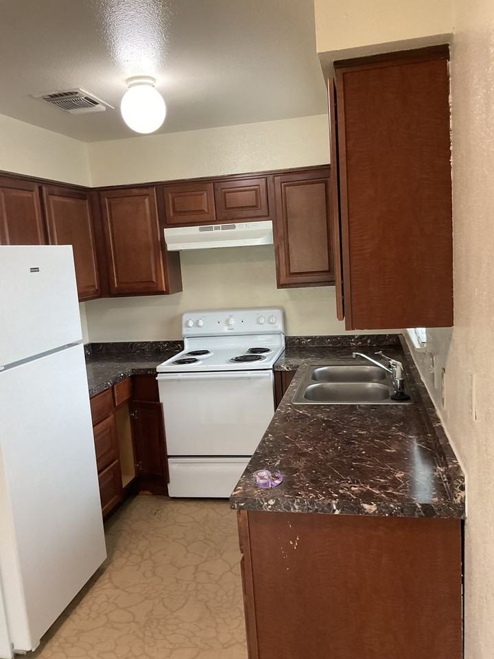 85 Mina Ave - Photo 2 of 13