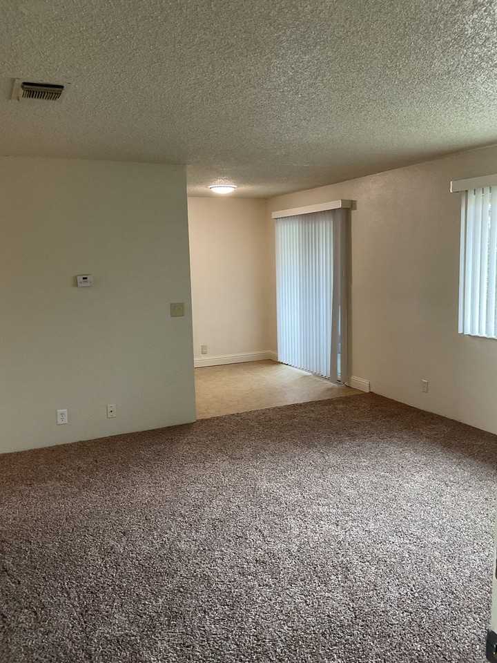 85 Mina Ave - Photo 5 of 13