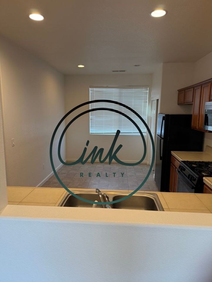 136 Catlin St - Photo 3 of 10