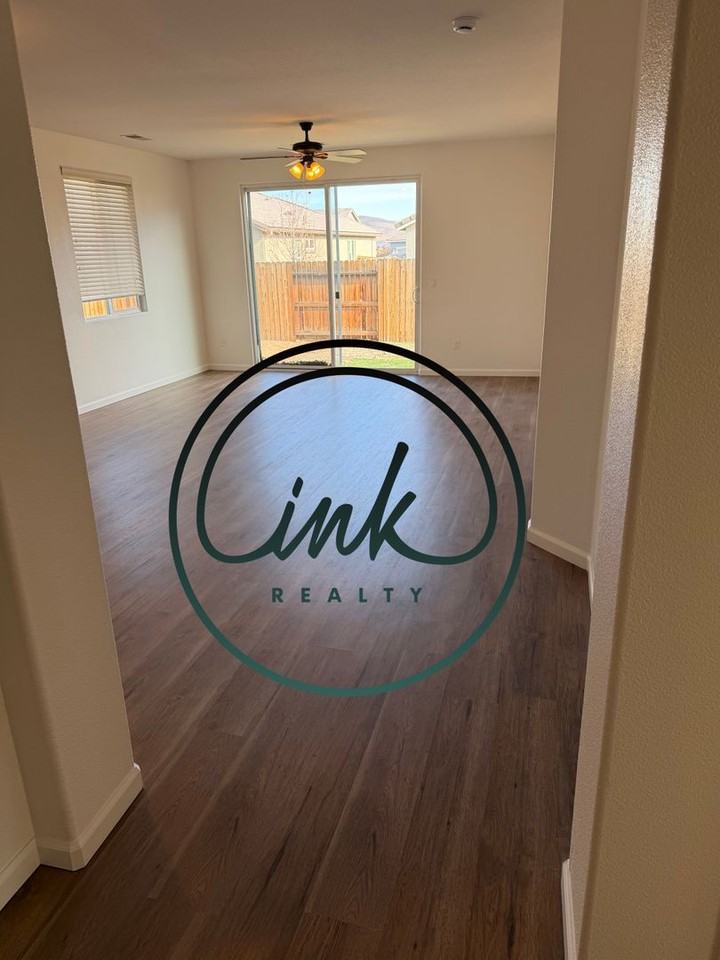 136 Catlin St - Photo 4 of 10