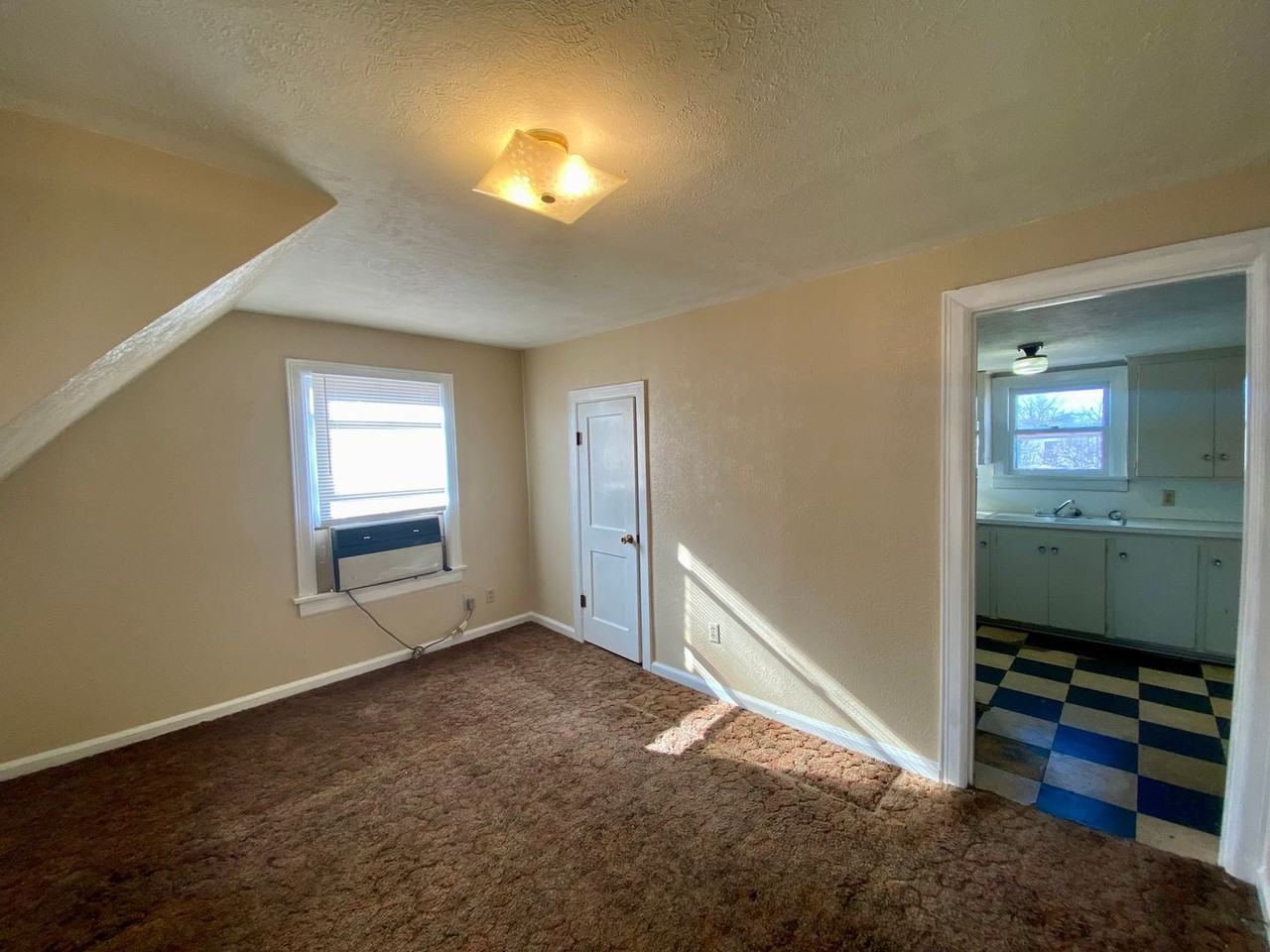 1822 1822 N 2nd 1/2 - Photo 2 of 6