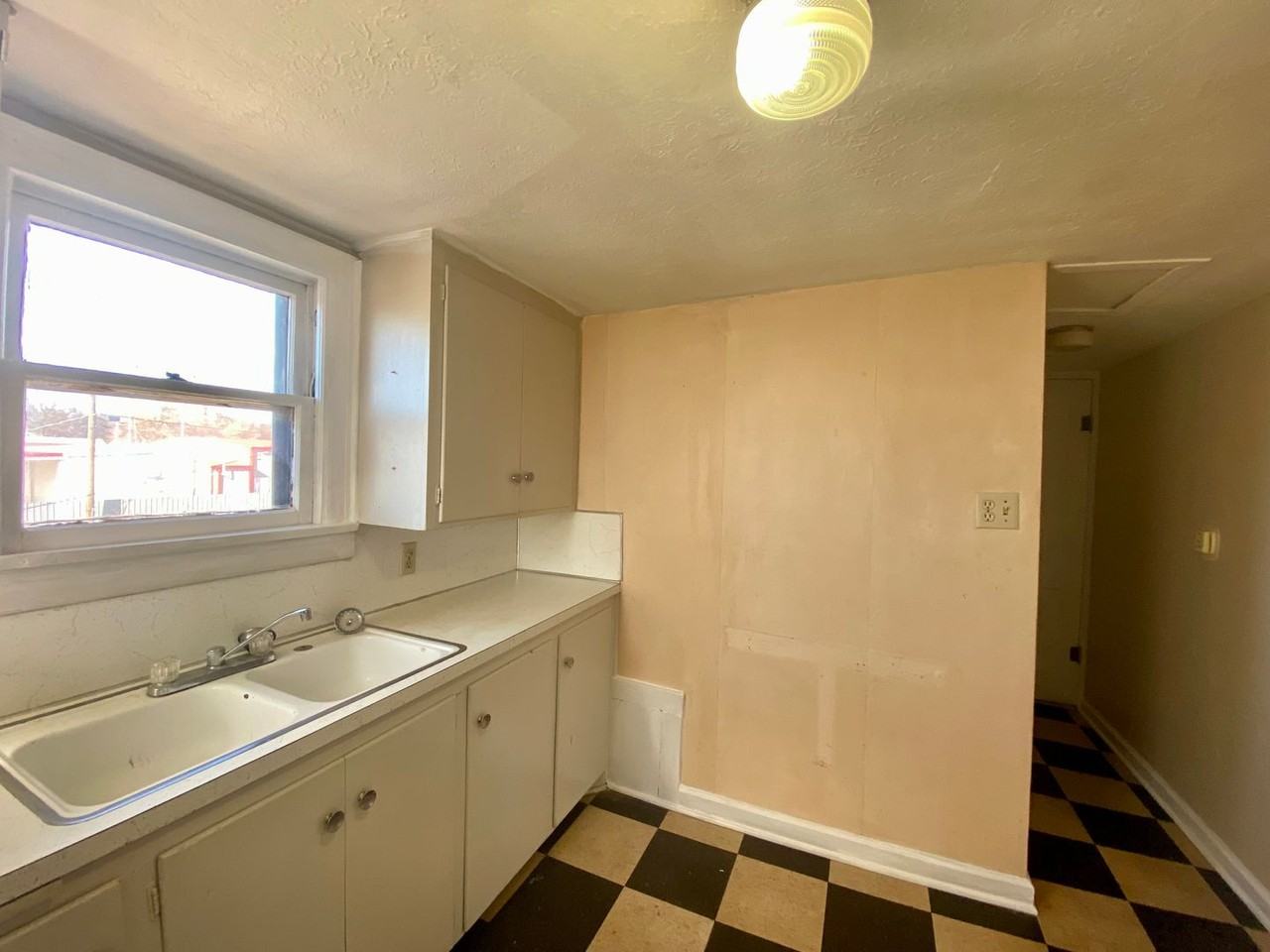 1822 1822 N 2nd 1/2 - Photo 4 of 6