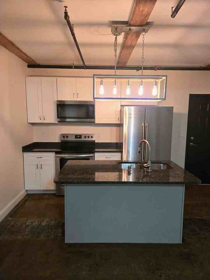 548 Roosevelt Avenue - Photo 3 of 24