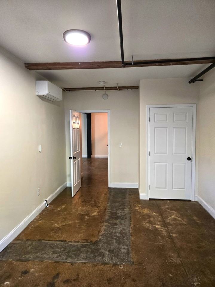 548 Roosevelt Avenue - Photo 5 of 24