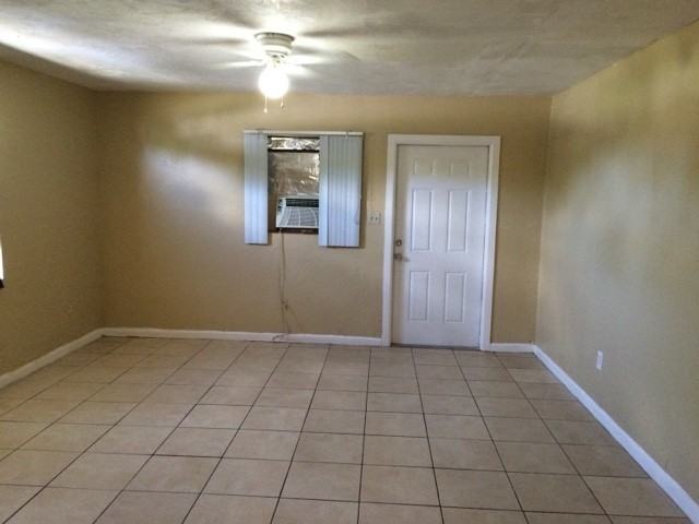 3498 Nw 4th St - Photo 7 of 34