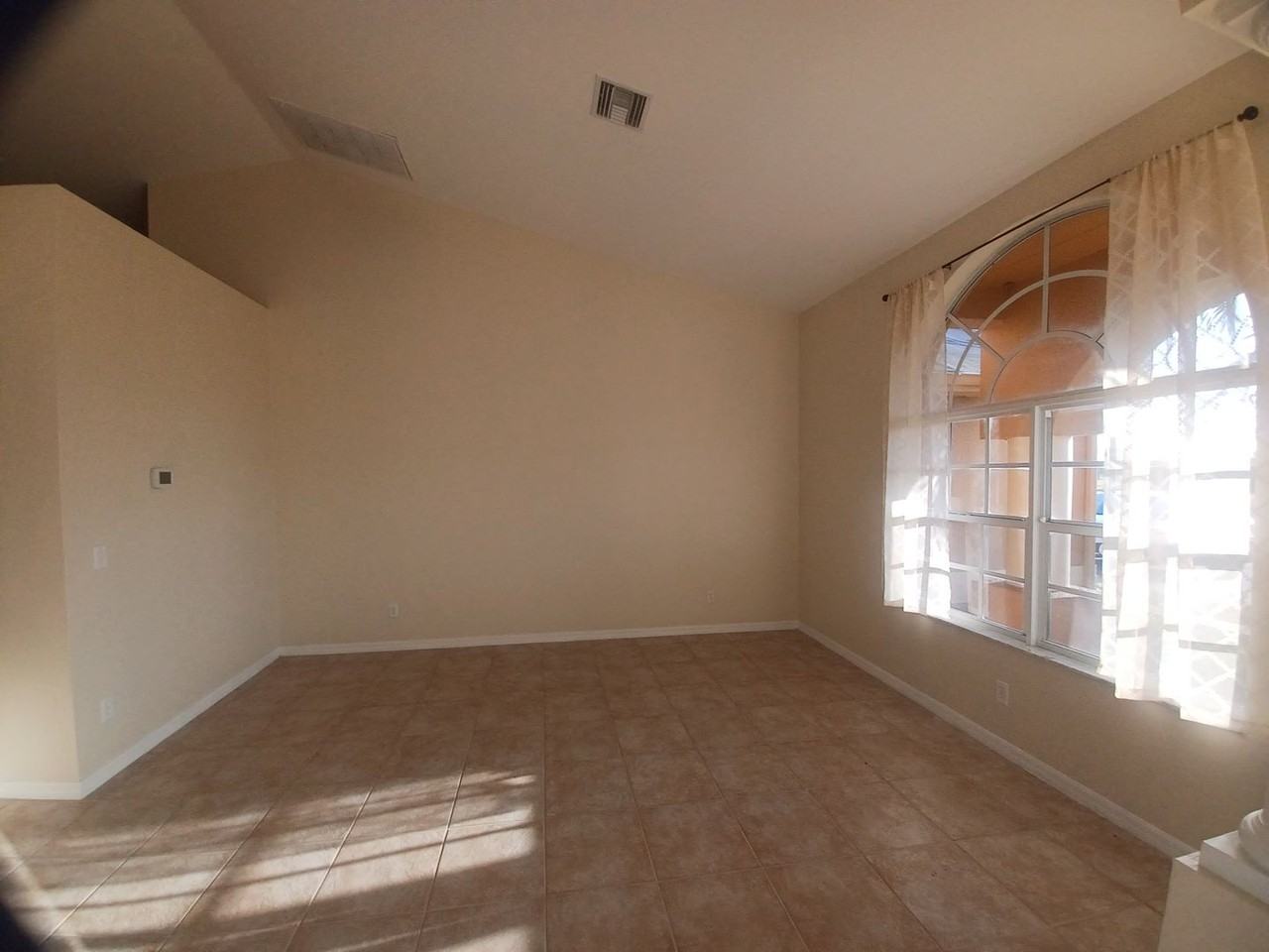 2117 Nw 14th Ter - Photo 2 of 19