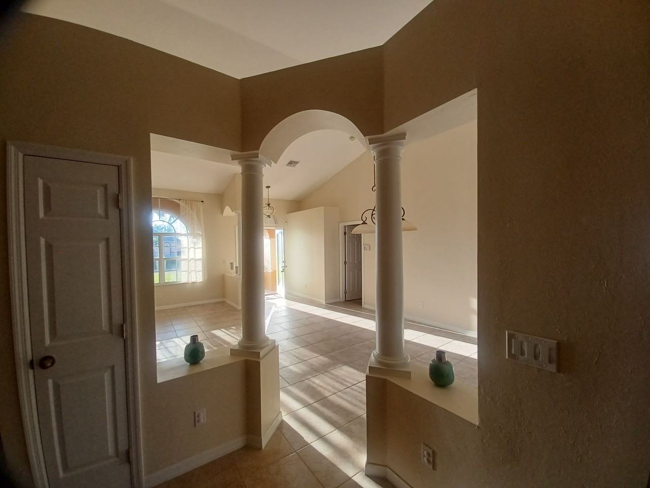 2117 Nw 14th Ter - Photo 5 of 19