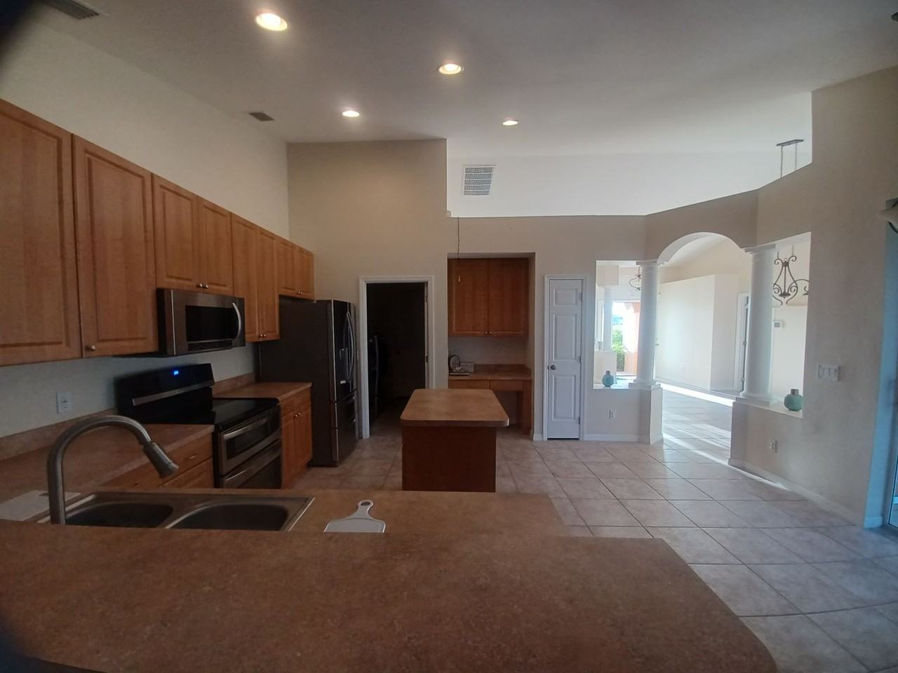 2117 Nw 14th Ter - Photo 7 of 19