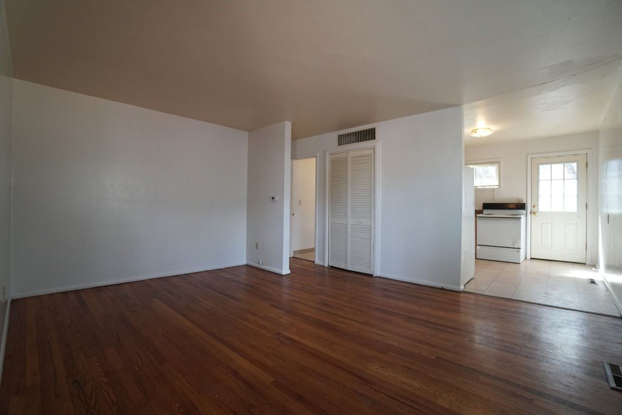 1912 Cascade Ln - Photo 3 of 10