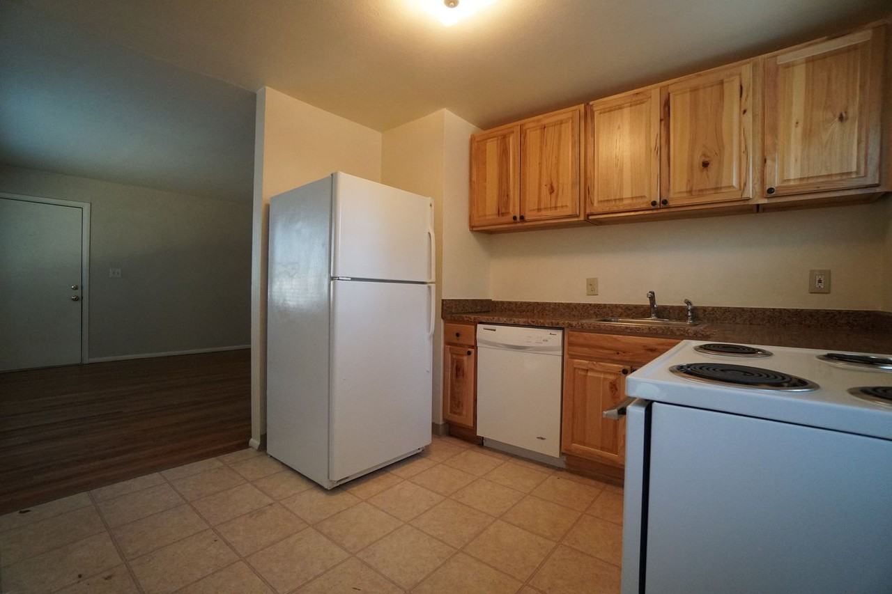 1912 Cascade Ln - Photo 6 of 10