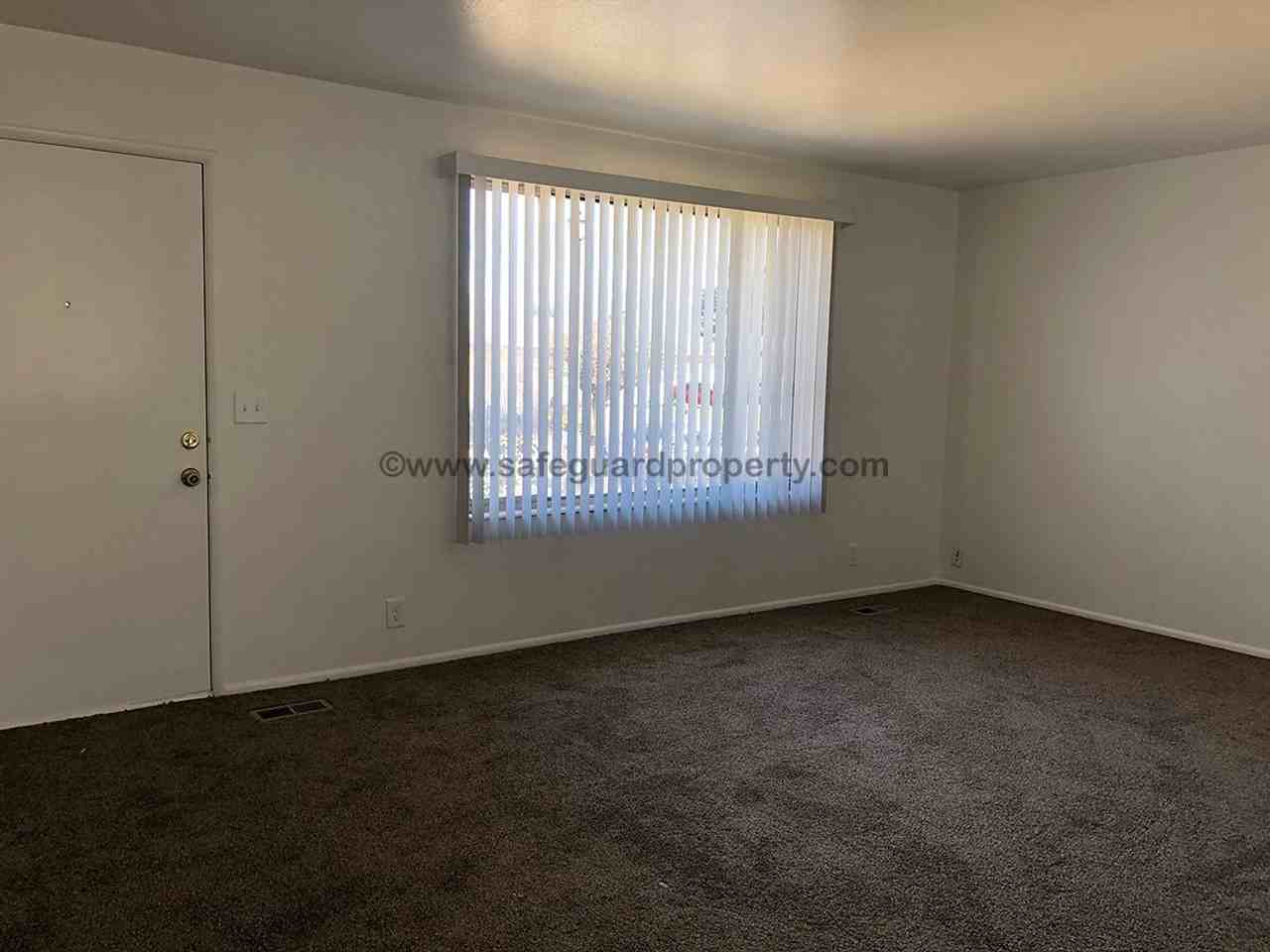 5204 S Kingswood Dr - Photo 2 of 13