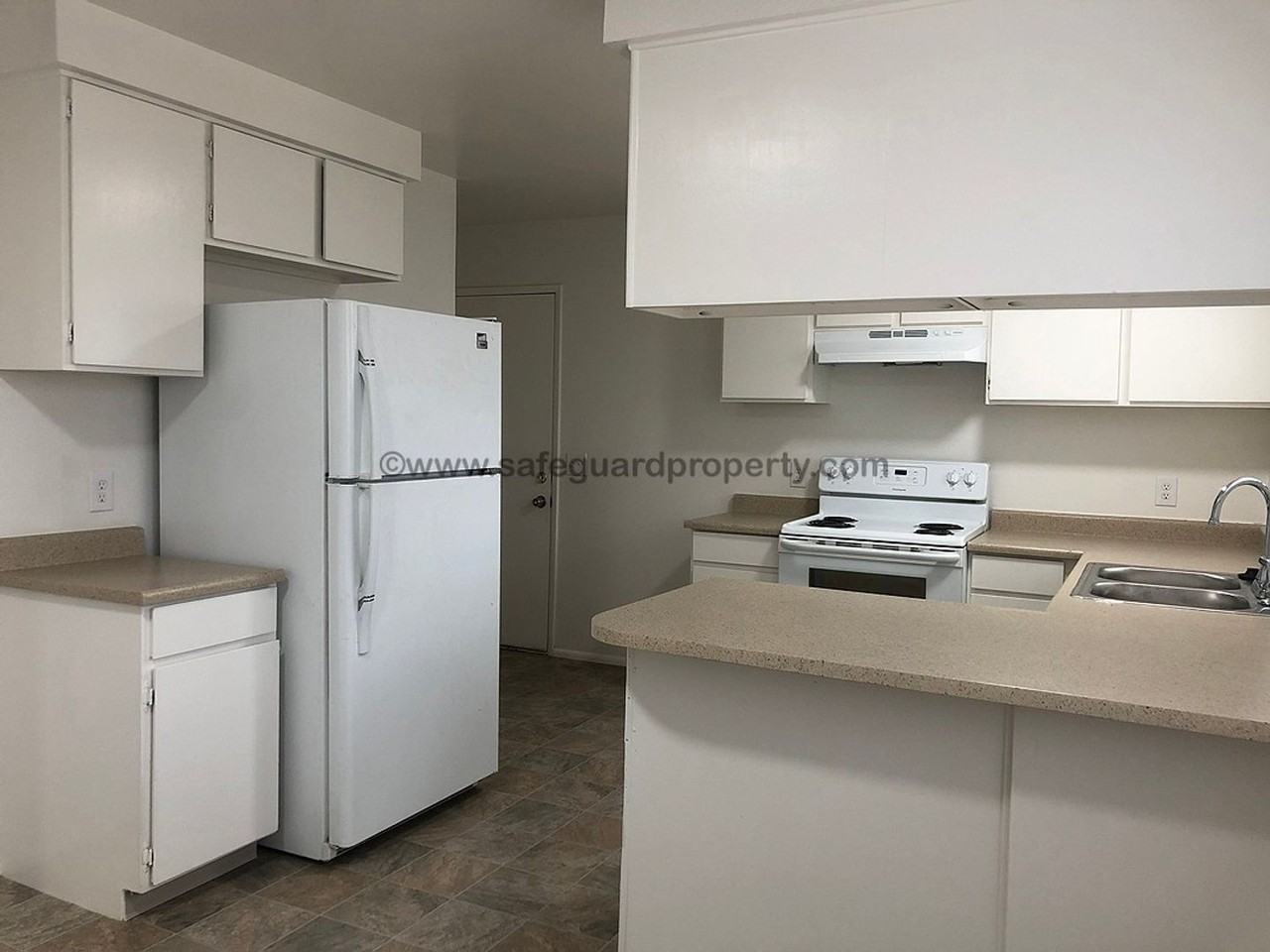 5204 S Kingswood Dr - Photo 4 of 13