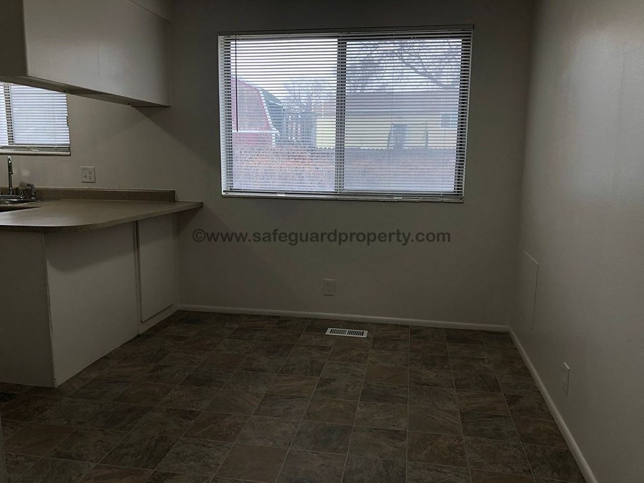 5204 S Kingswood Dr - Photo 5 of 13