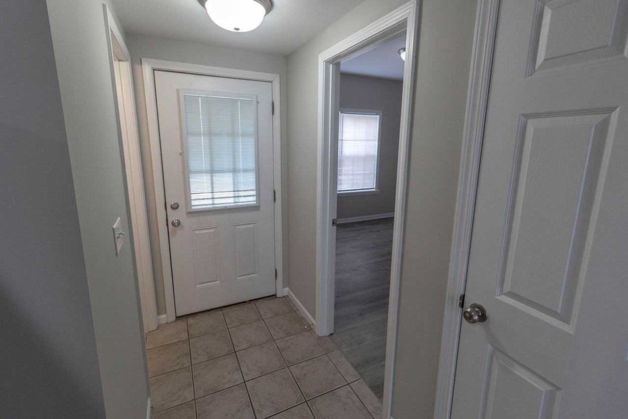 1938 Center St - Photo 3 of 33