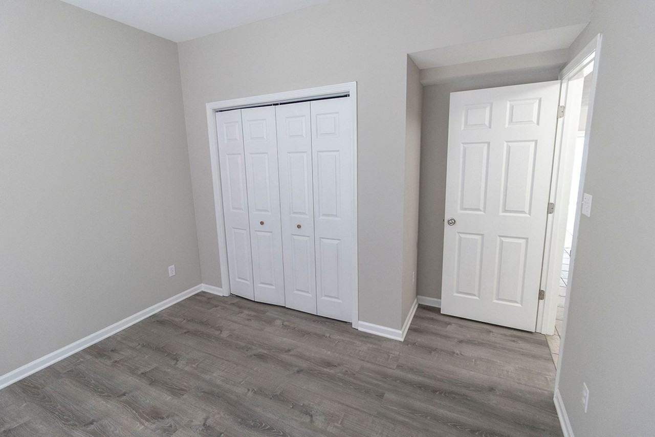 1938 Center St - Photo 5 of 33