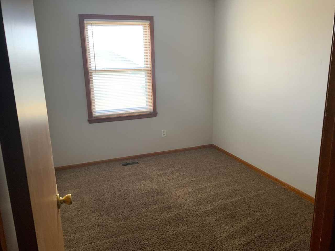 1747 Redbud Ln - Photo 5 of 14