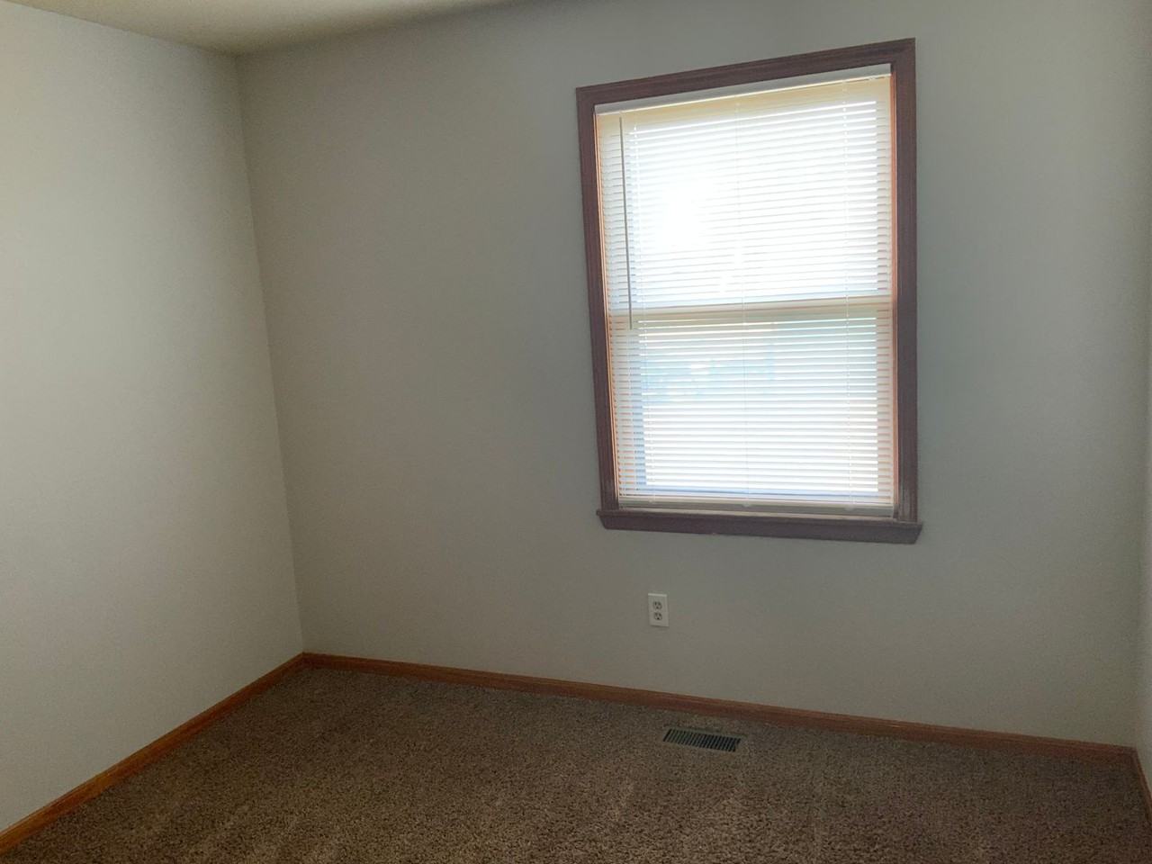 1747 Redbud Ln - Photo 6 of 14