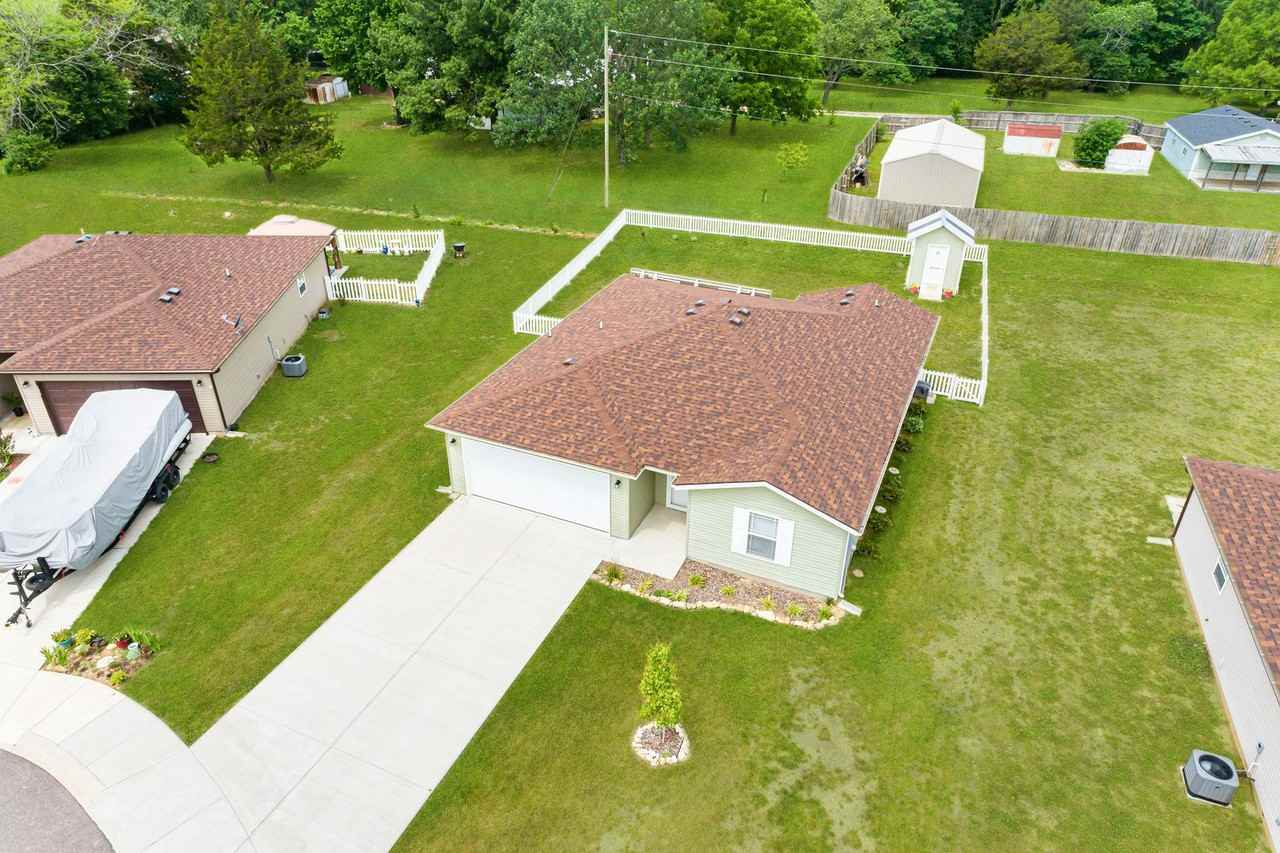 170 Travis St - Photo 5 of 35