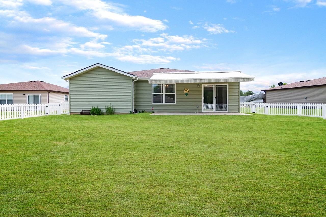 170 Travis St - Photo 7 of 35