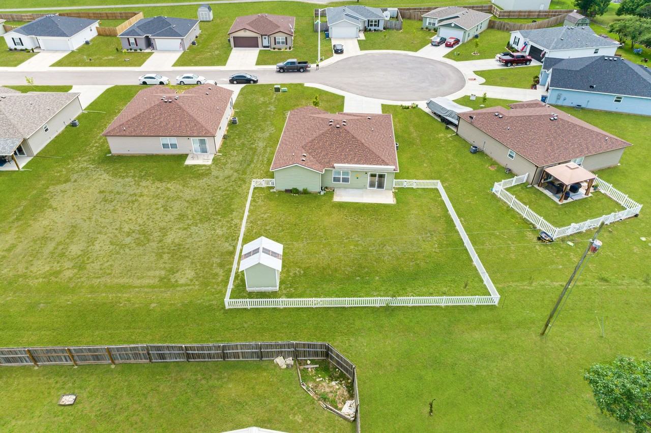 170 Travis St - Photo 6 of 35