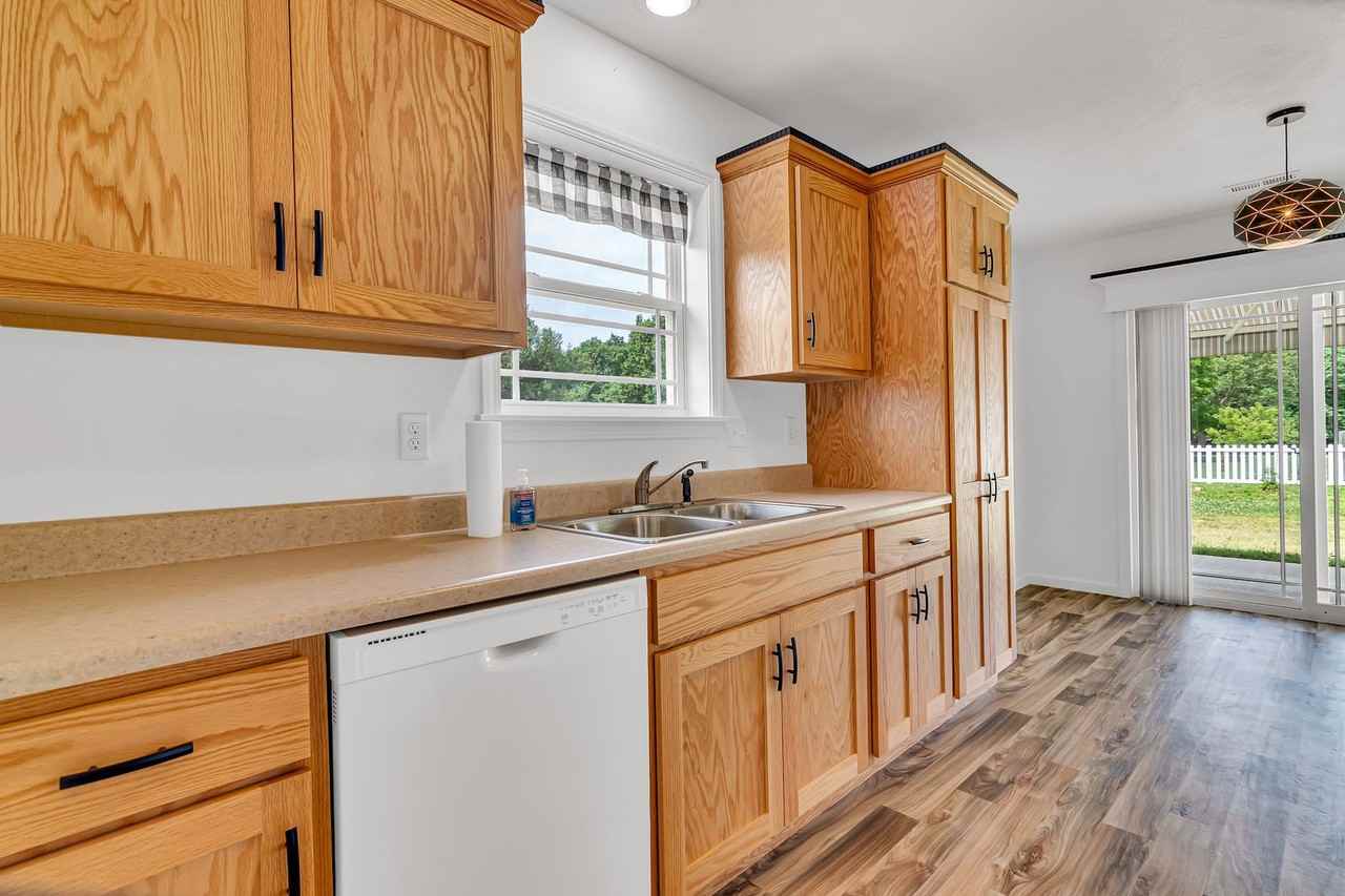 170 Travis St - Photo 6 of 31