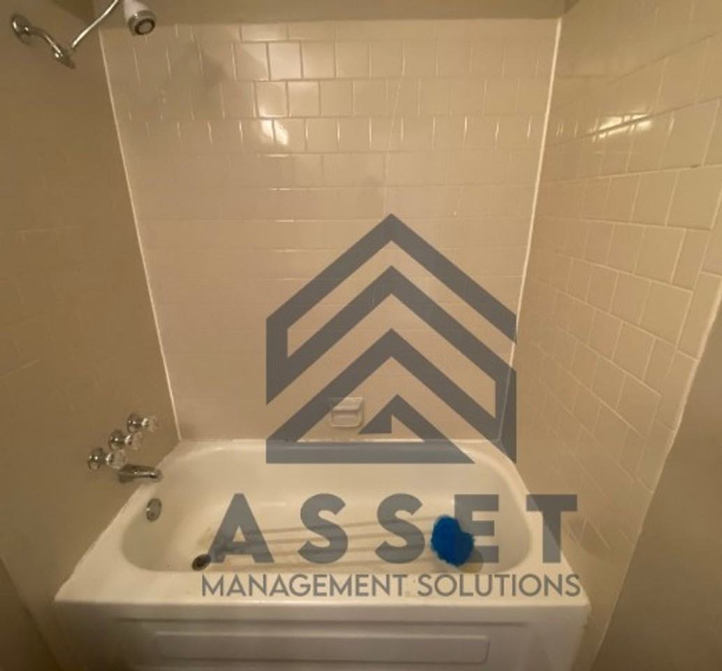 2528 Sw 103rd St - Photo 4 of 14