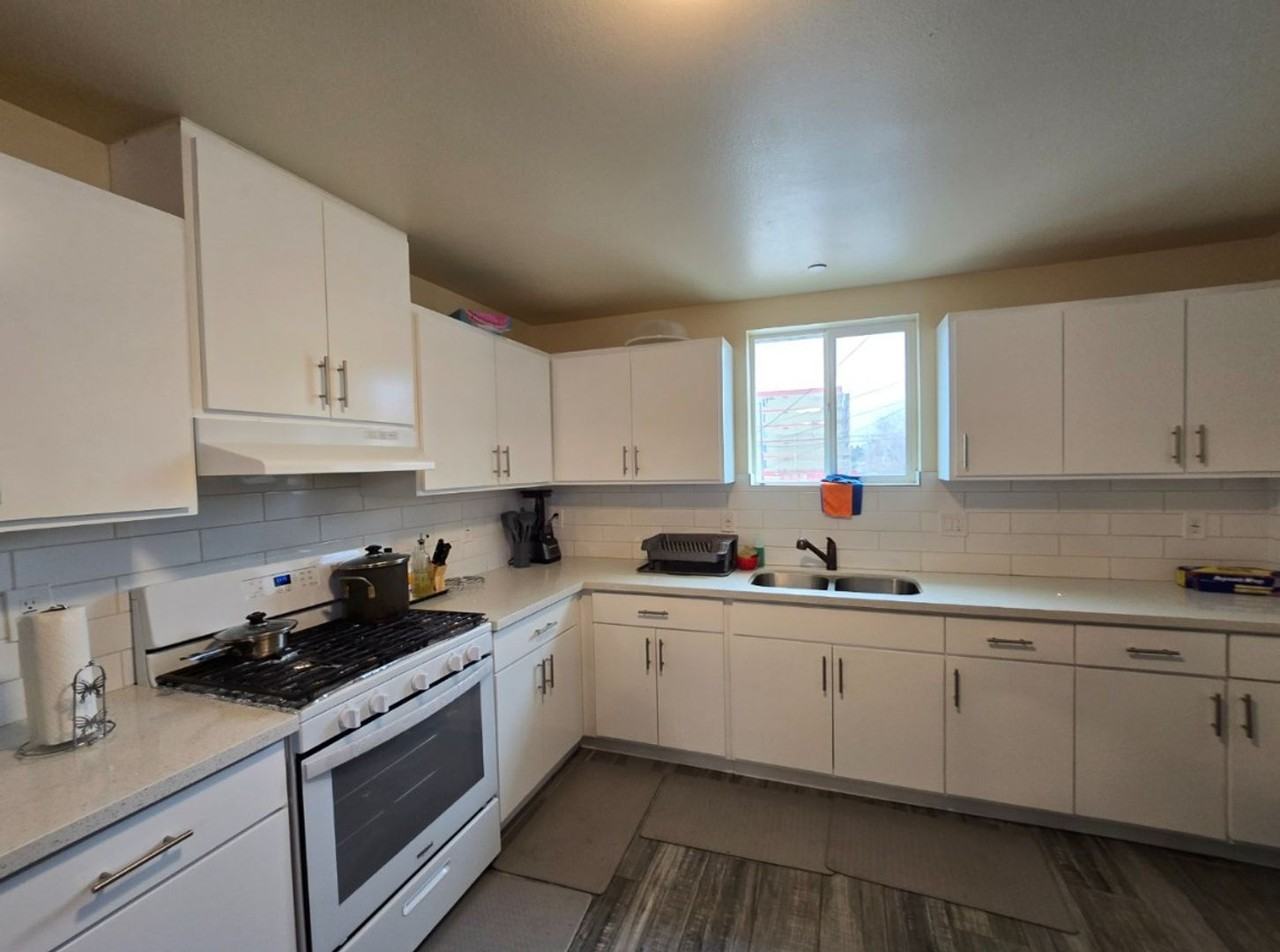 441 1/2 W 71st St - Photo 7 of 28