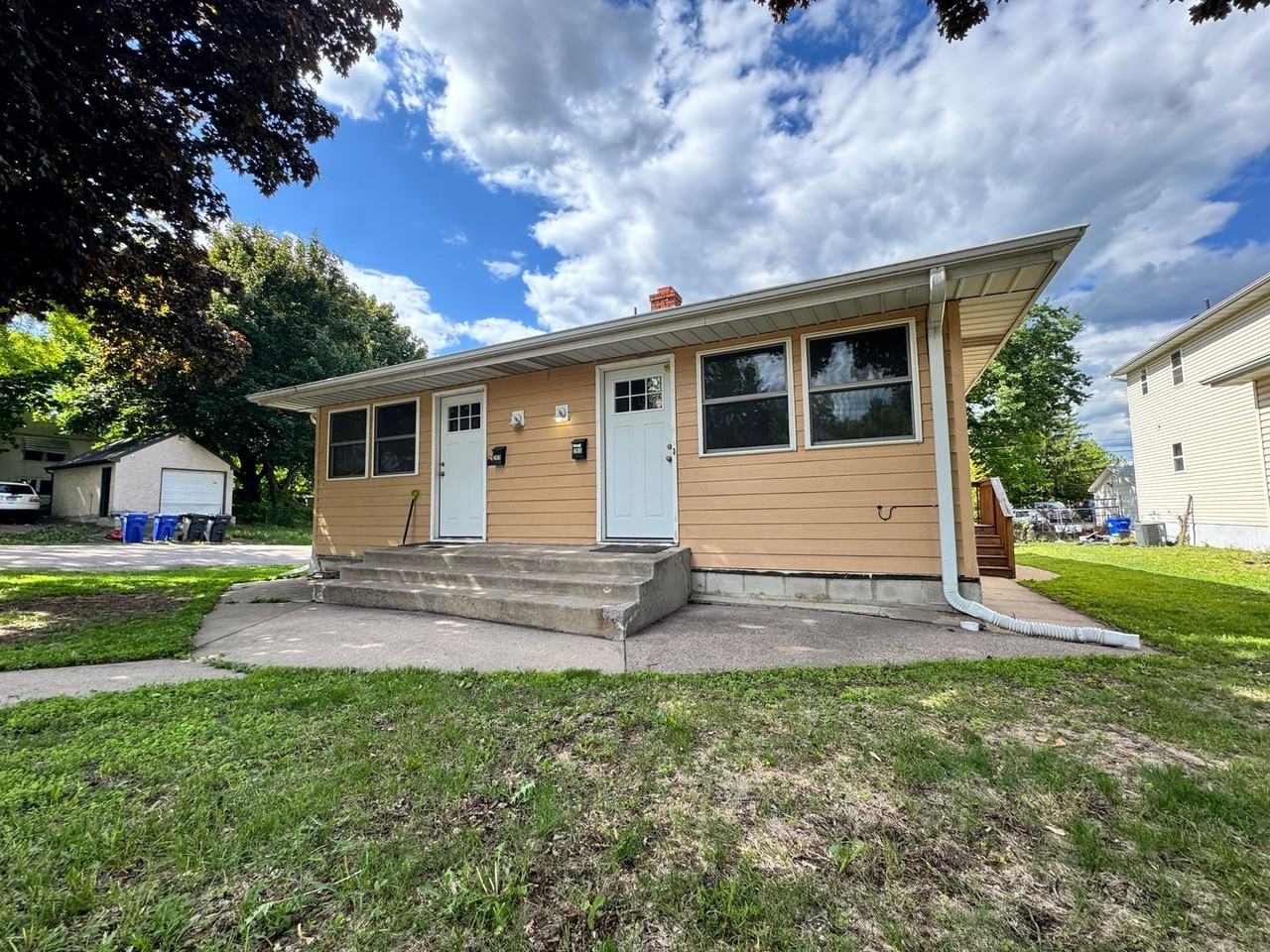 293 Page St E - Photo 3 of 15