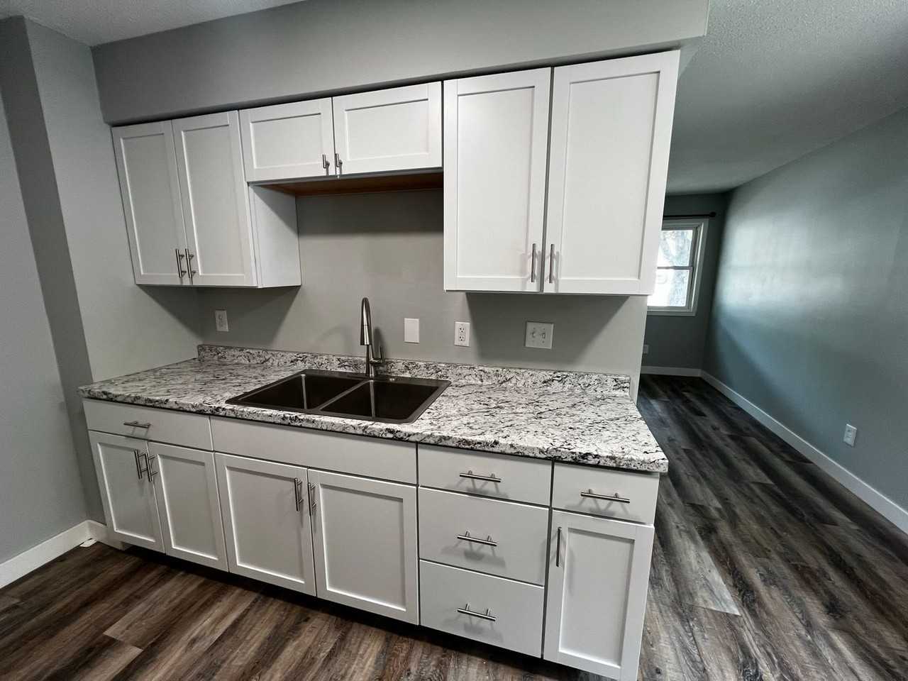 293 Page St E - Photo 6 of 15