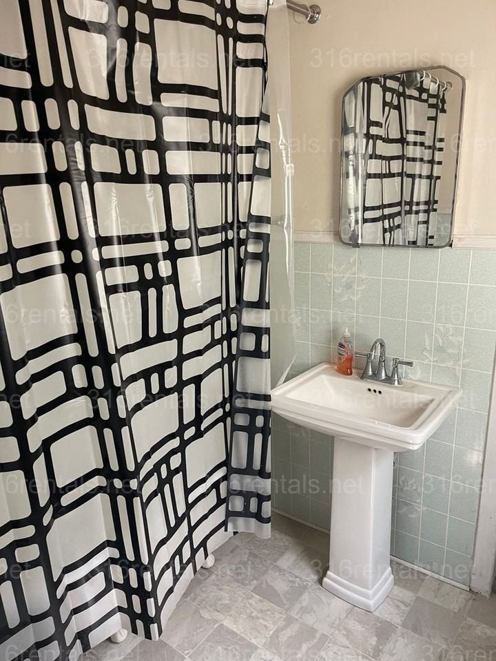 120 N Kansas Ave - Photo 3 of 11