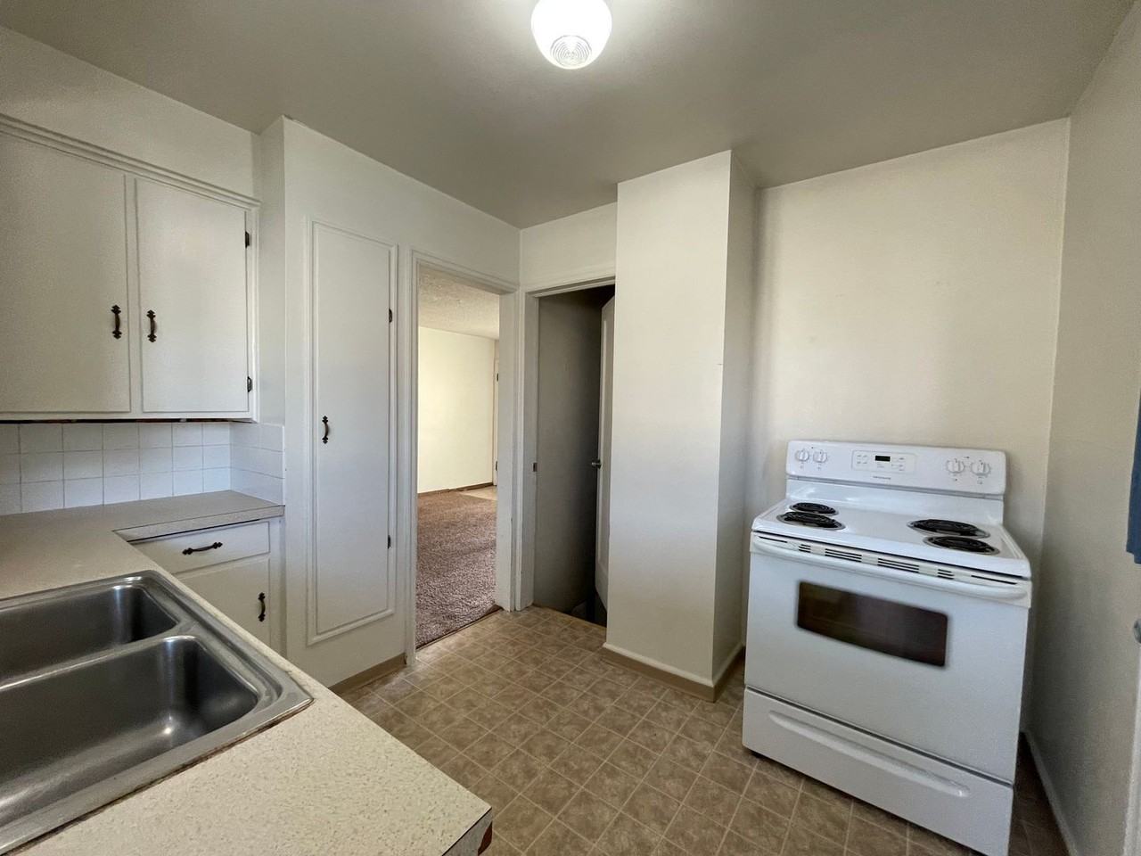 4904 N Atlantic St - Photo 3 of 19