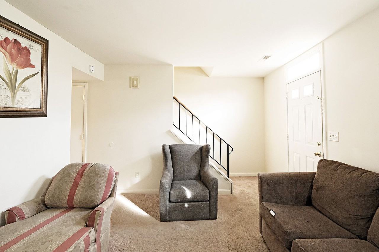 2455 Whitney Ct - Photo 4 of 14